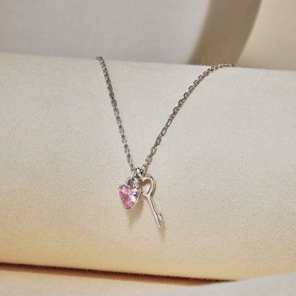 [Royal Jewellery]Unique Heart Shape Key Pendent Necklace