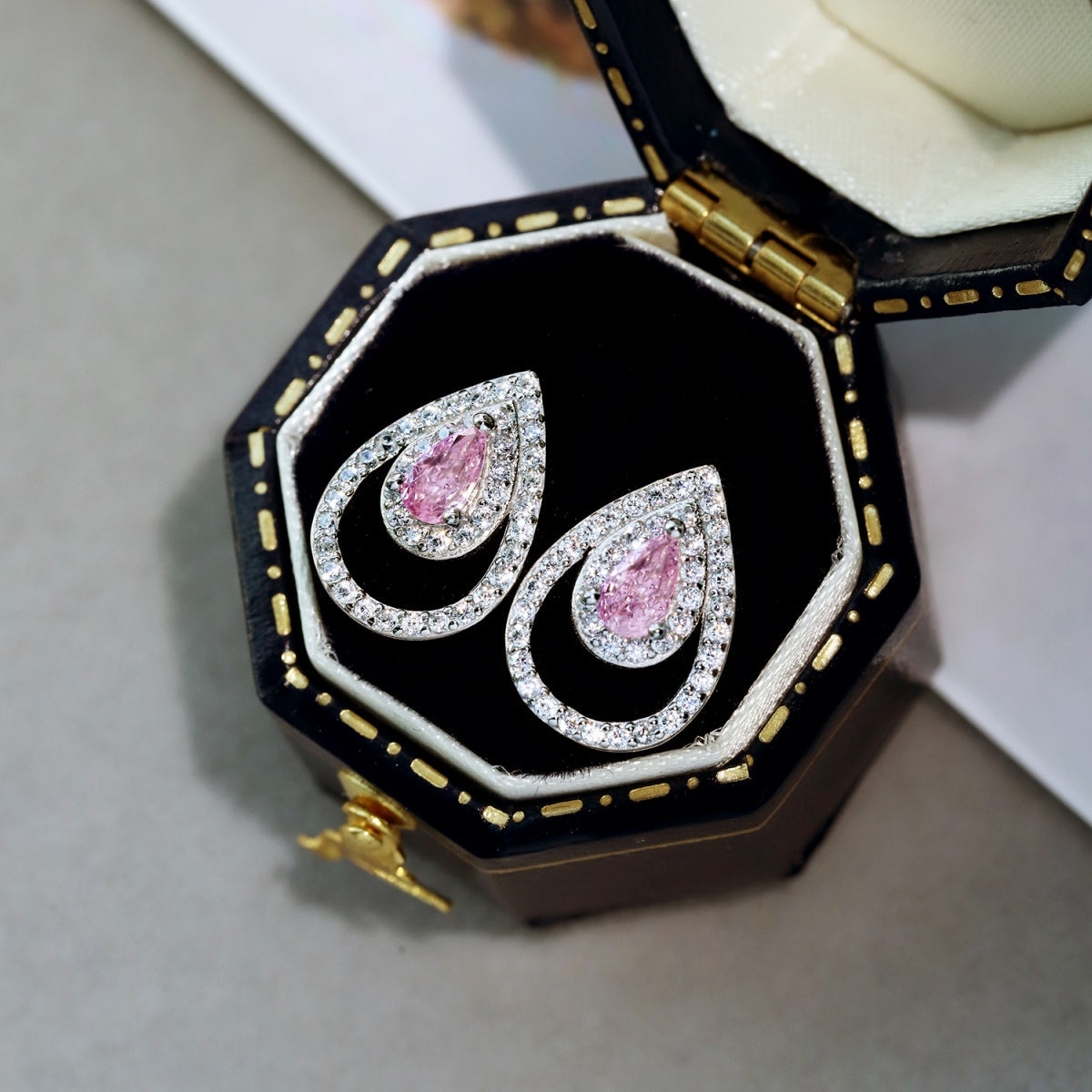 [Royal Jewellery]Sparkling Delicate Water Drop Shape Daily Earrings