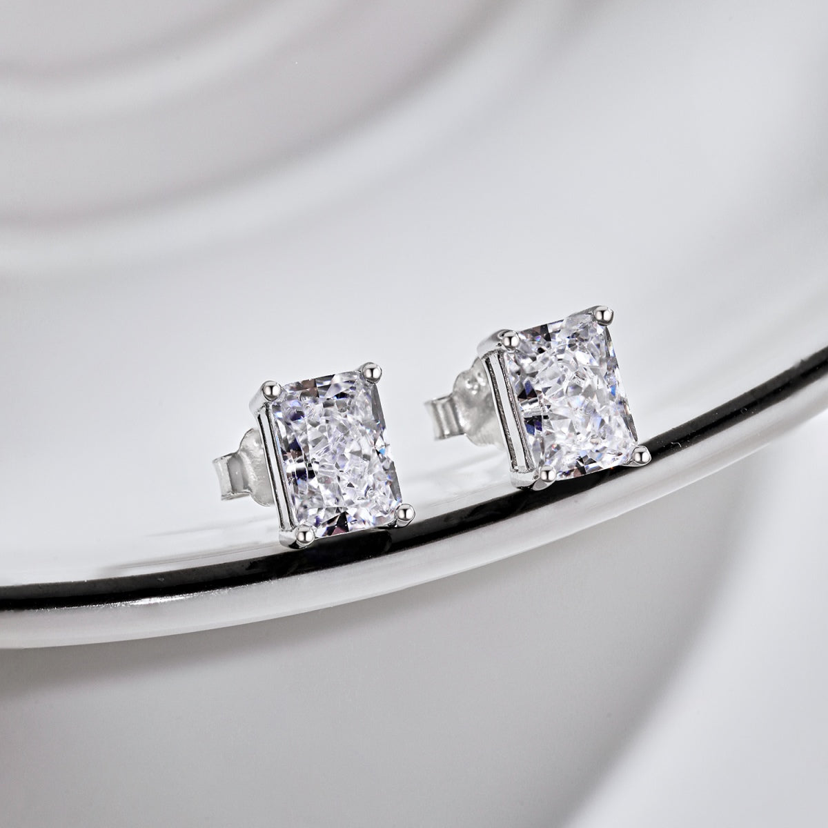 [Royal Jewellery]Radiant Luxurious Princess Cut Daily Earrings