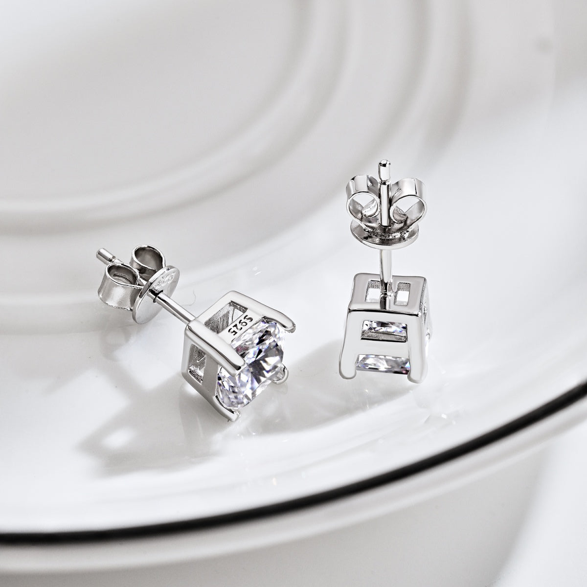 [Royal Jewellery]1.0 Carat Radiant Princess Cut Wedding Earrings