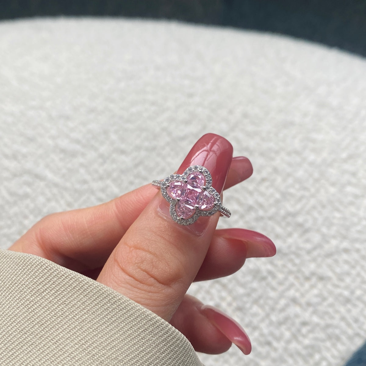 [Royal Jewellery]Luxurious Eternity Flower Shape Banquet Ring