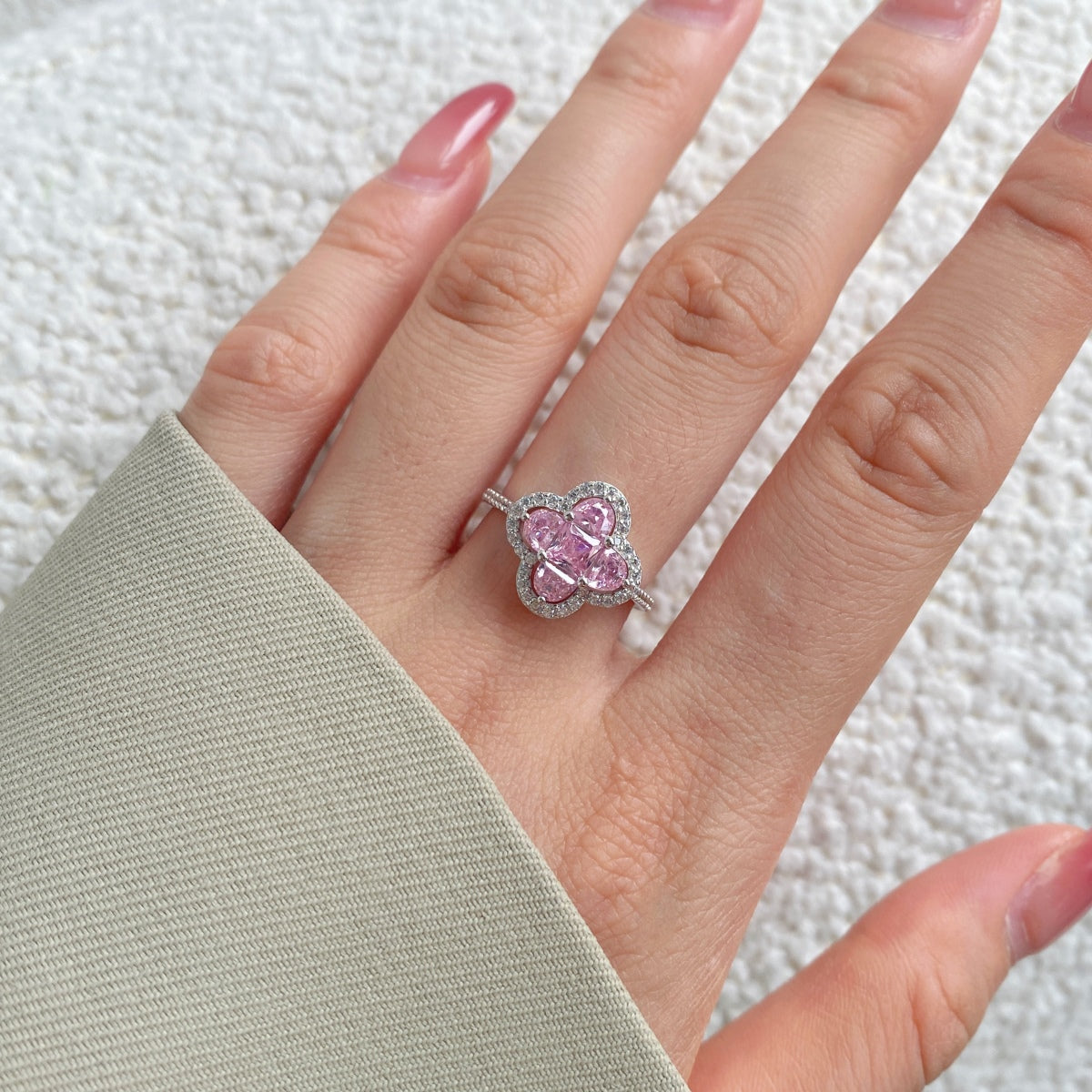[Royal Jewellery]Luxurious Eternity Flower Shape Banquet Ring