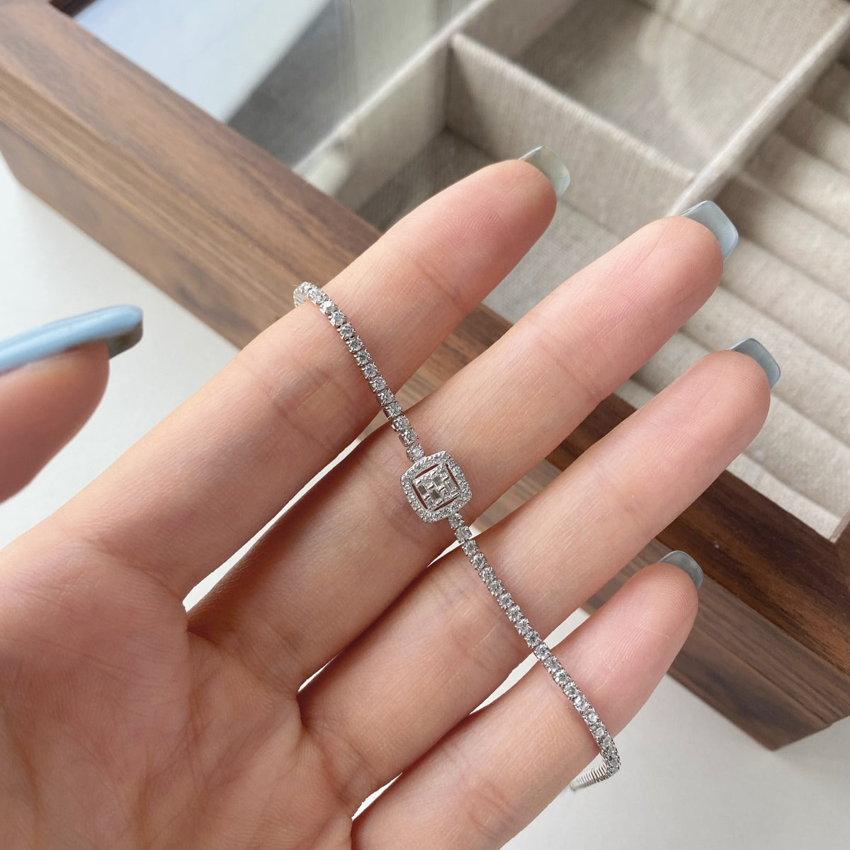 [Royal Jewellery]Luxurious Dazzling Square Shape Banquet Bracelet