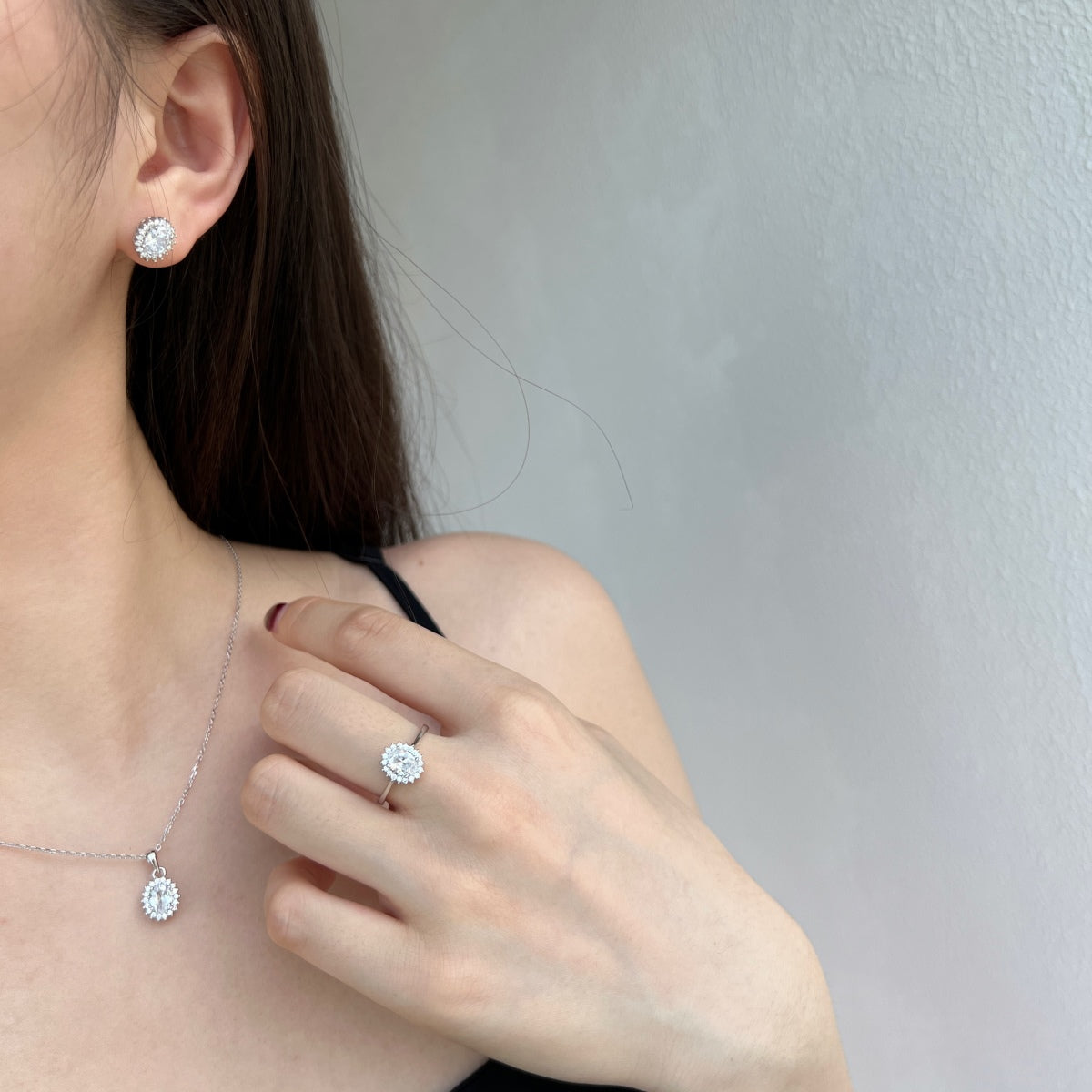 [Royal Jewellery]Delicate Radiant Oval Cut Daily Earrings