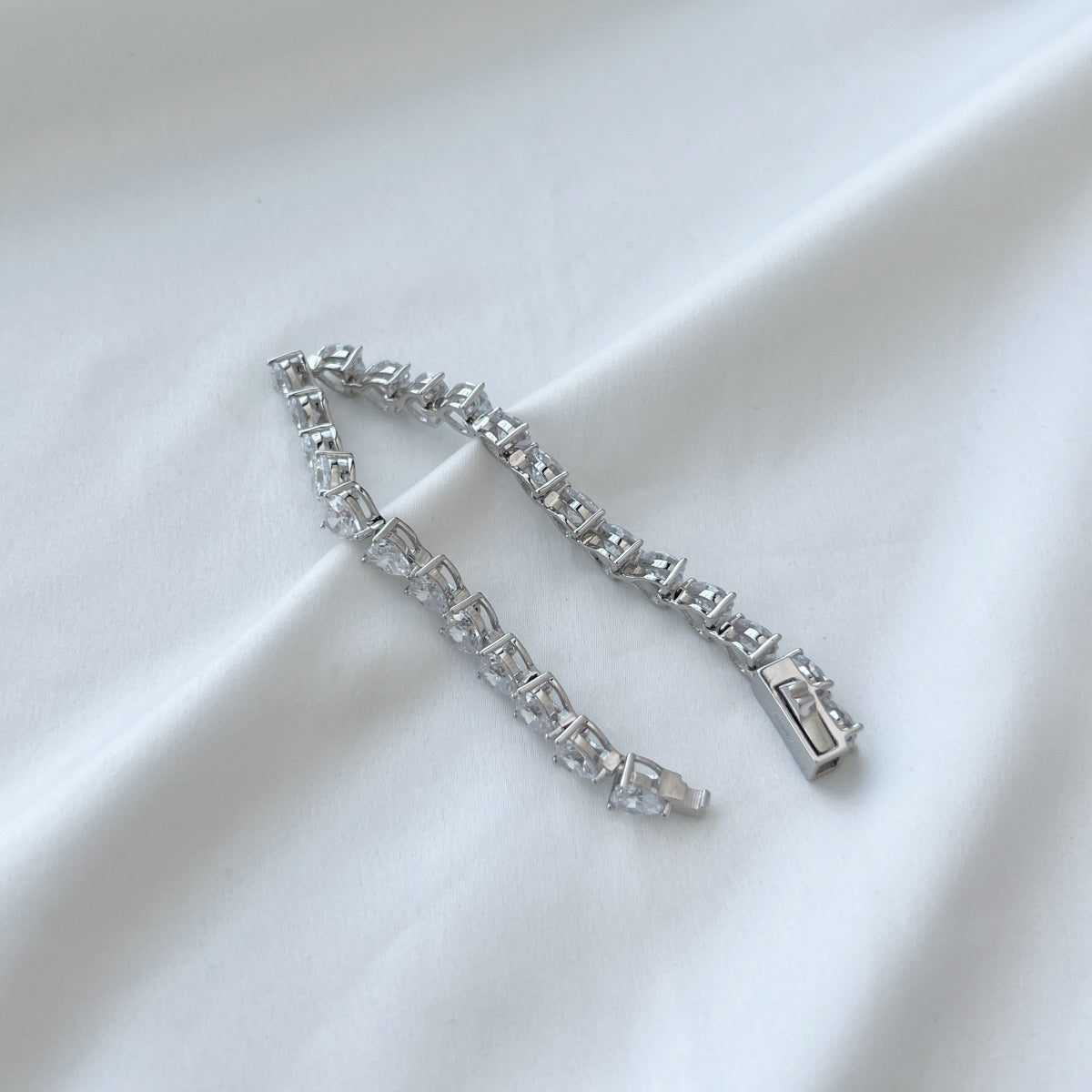 [Royal Jewellery]0.75 Carat Elegant Romantic Heart Shape Lover Bracelet