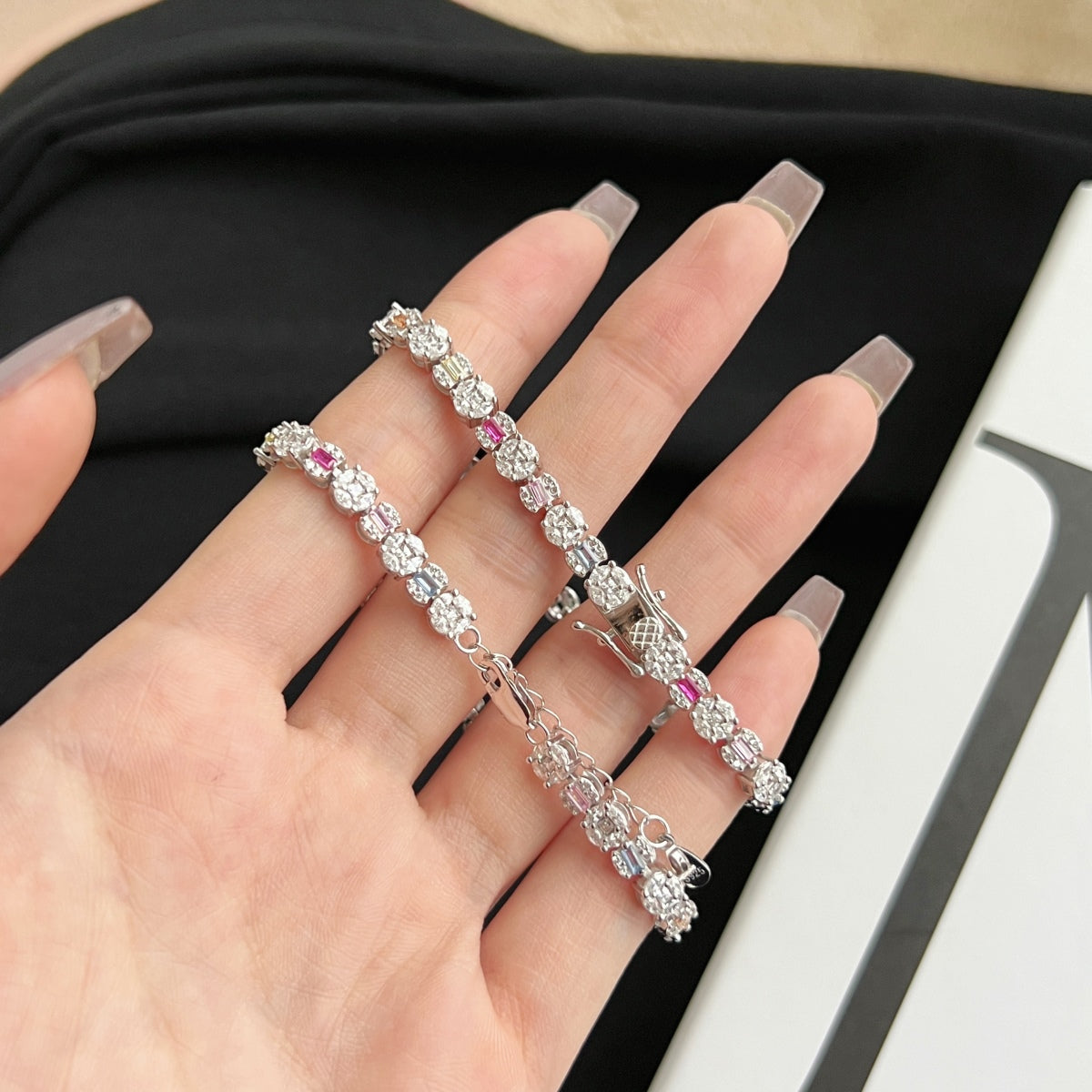 [ROYAL]Dazzling Radiant Multi Cut Daily Bracelet