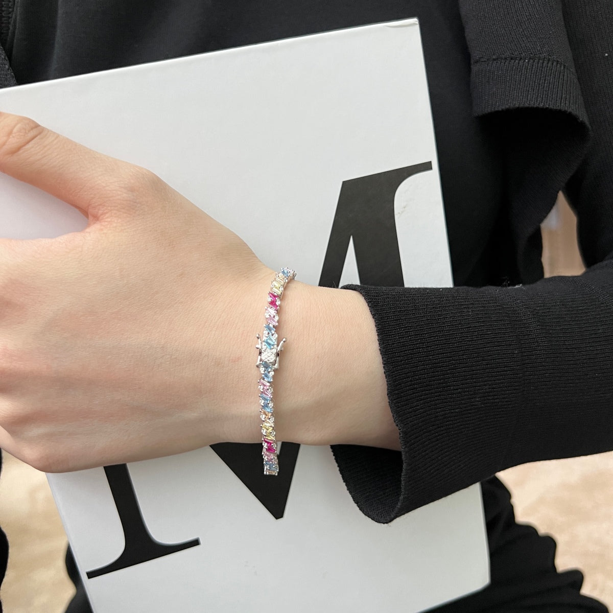 [Royal Jewellery]Ornate Sparkling Multi Cut Party Bracelet