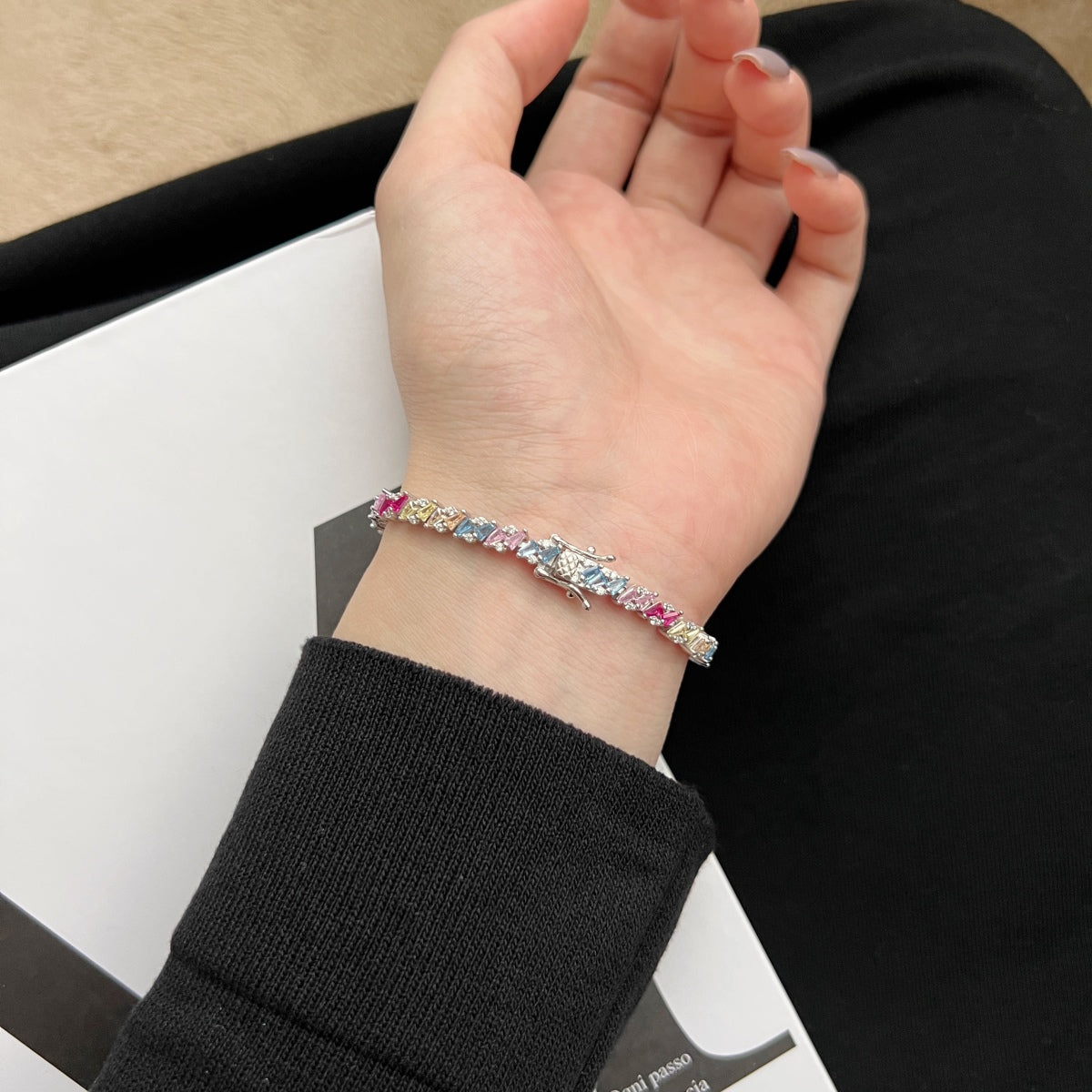 [Royal Jewellery]Ornate Sparkling Multi Cut Party Bracelet