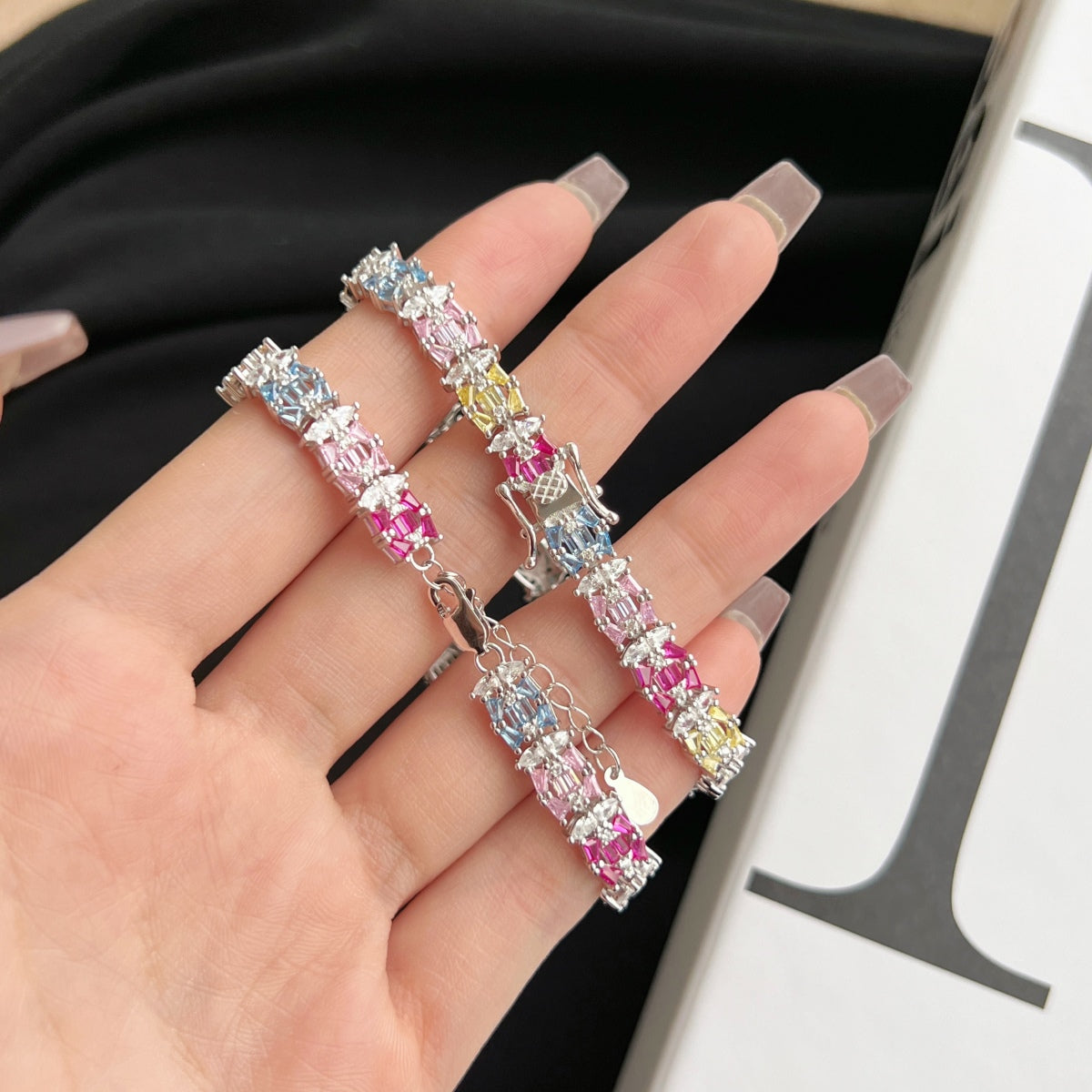 [Royal Jewellery]Delicate Colorful Multi Cut Party Bracelet
