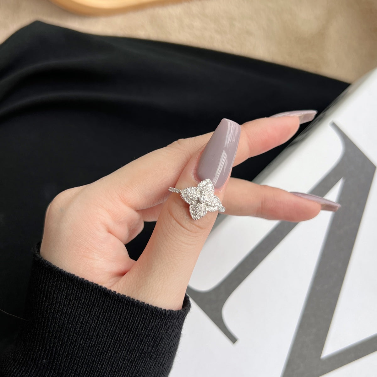 [Royal Jewellery]Luxurious Colorful Flower Shape Banquet Ring