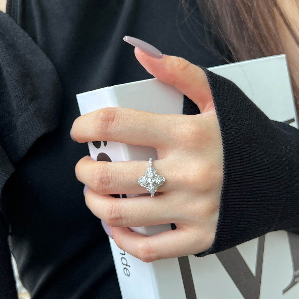 [Royal Jewellery]Luxurious Colorful Flower Shape Banquet Ring