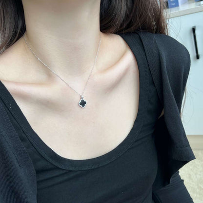 [Royal Jewellery]Dainty Flower Shape Necklace