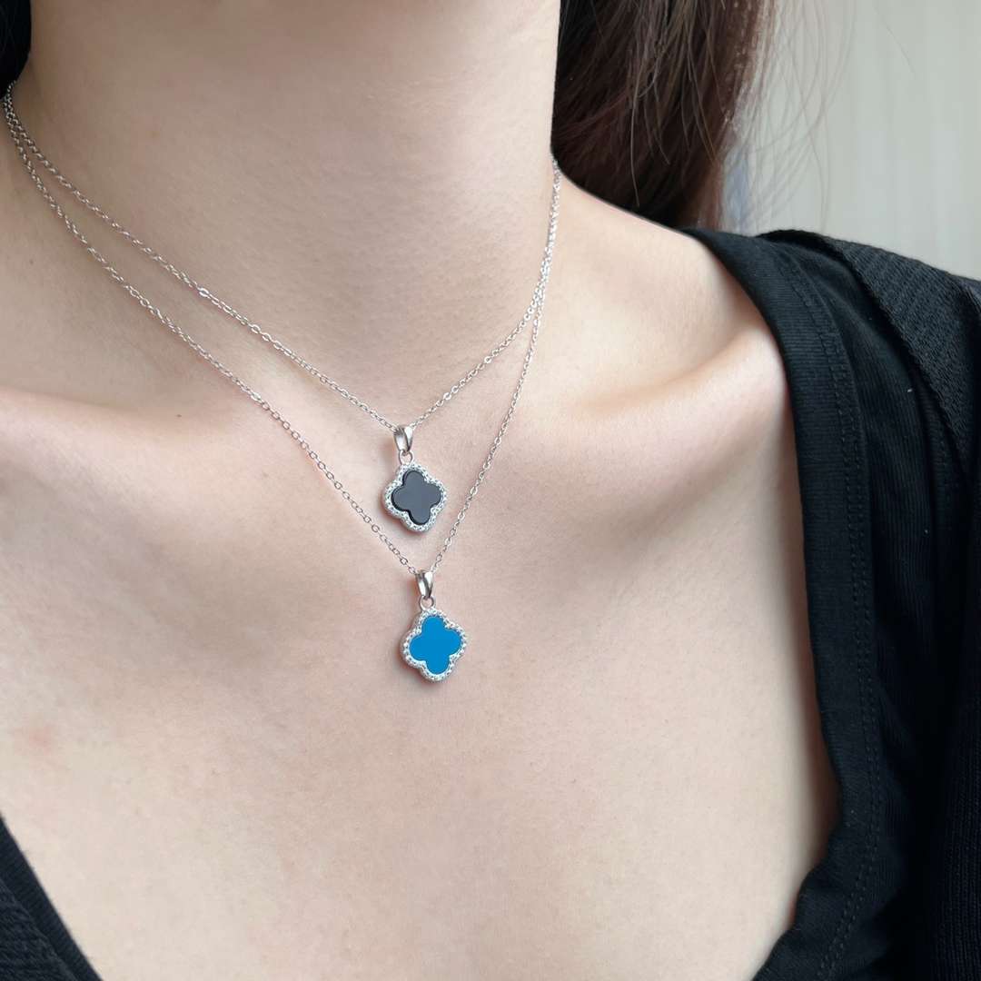 [Royal Jewellery]Dainty Flower Shape Necklace