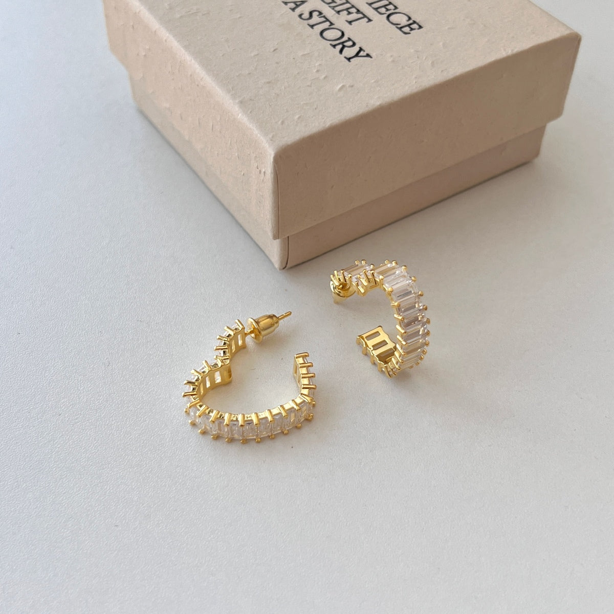 [Royal Jewellery]Radiant Heart Cutout Earrings