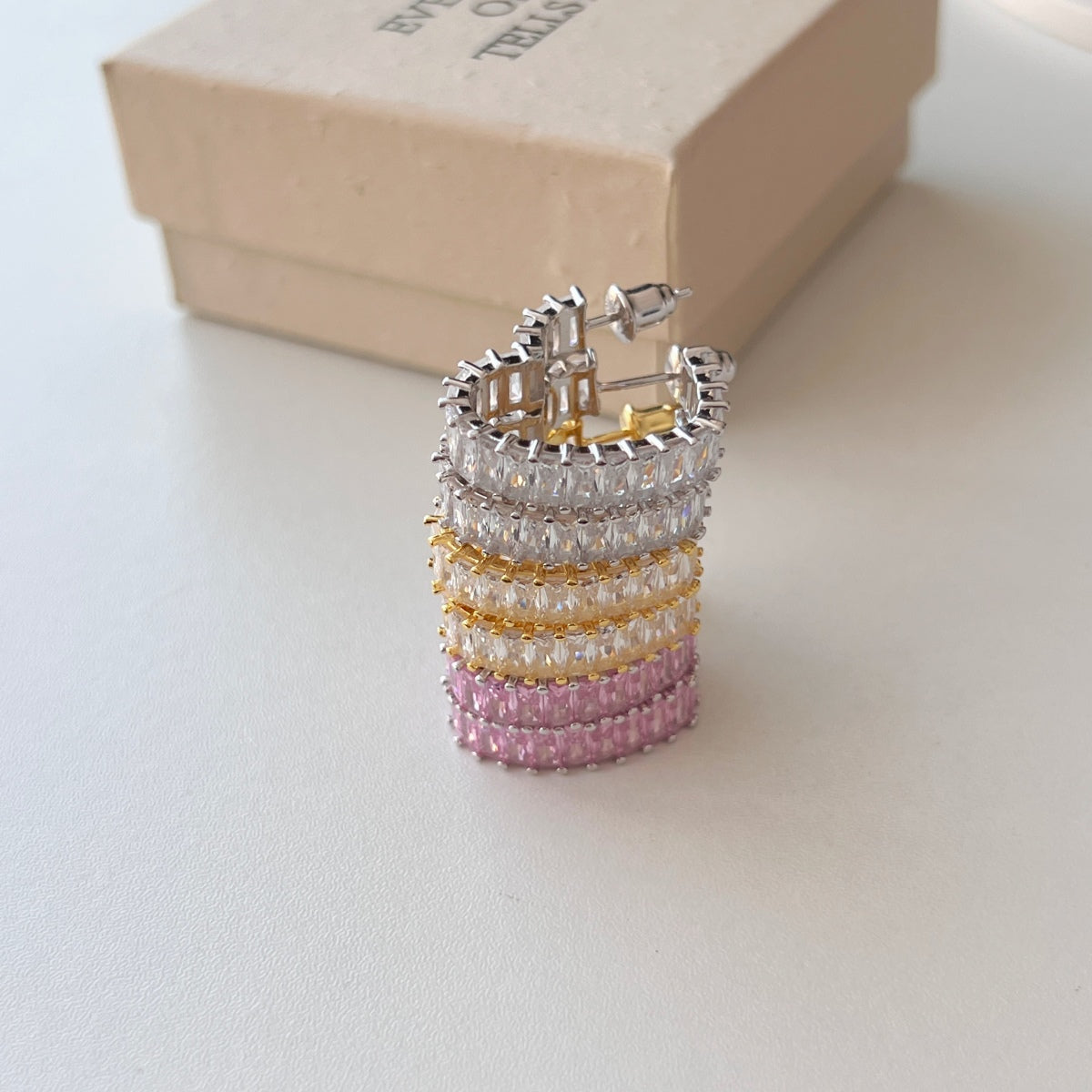 [Royal Jewellery]Radiant Heart Cutout Earrings