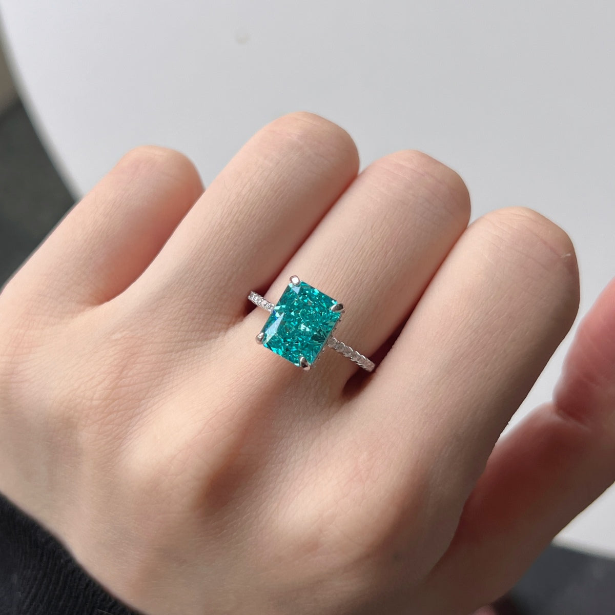 [Royal Jewellery]4.0 Carat Luxurious Engagement Ring
