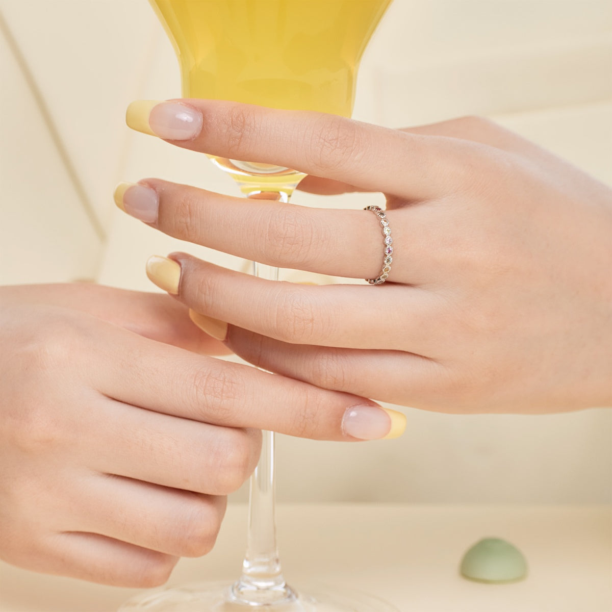 [Royal Jewellery]Radiant Sparkling Round Cut Daily Ring
