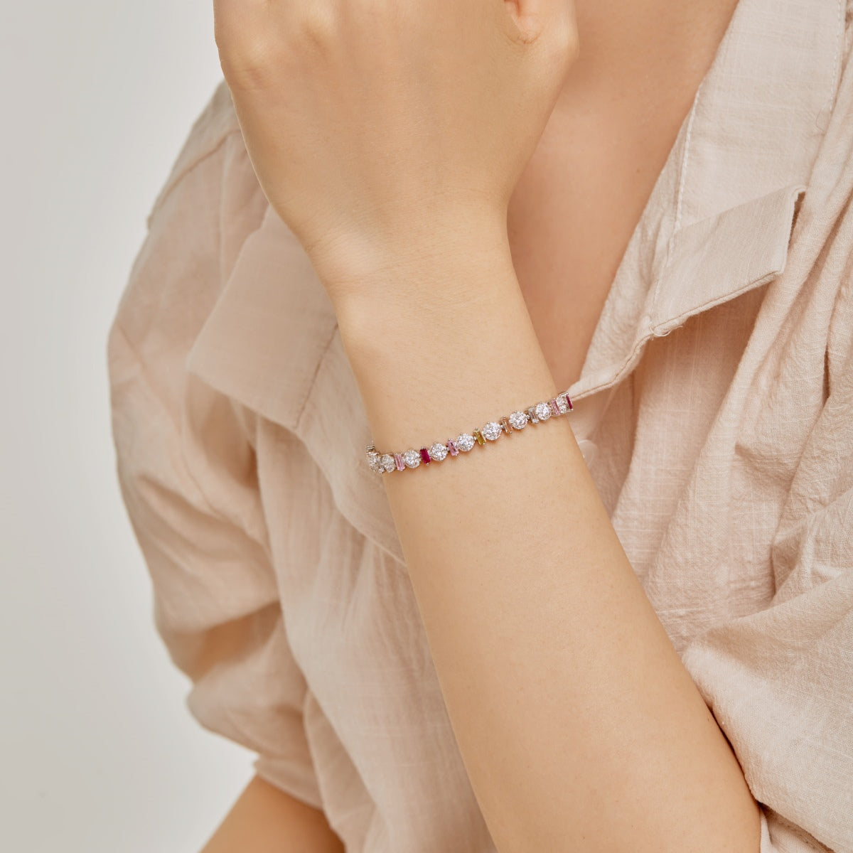 [Royal Jewellery]Radiant Colorful Round Shape Daily Bracelet