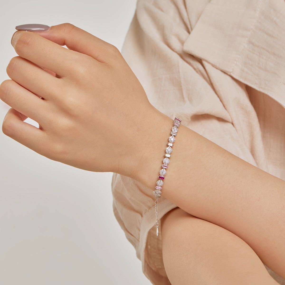 [Royal Jewellery]Radiant Colorful Round Shape Daily Bracelet