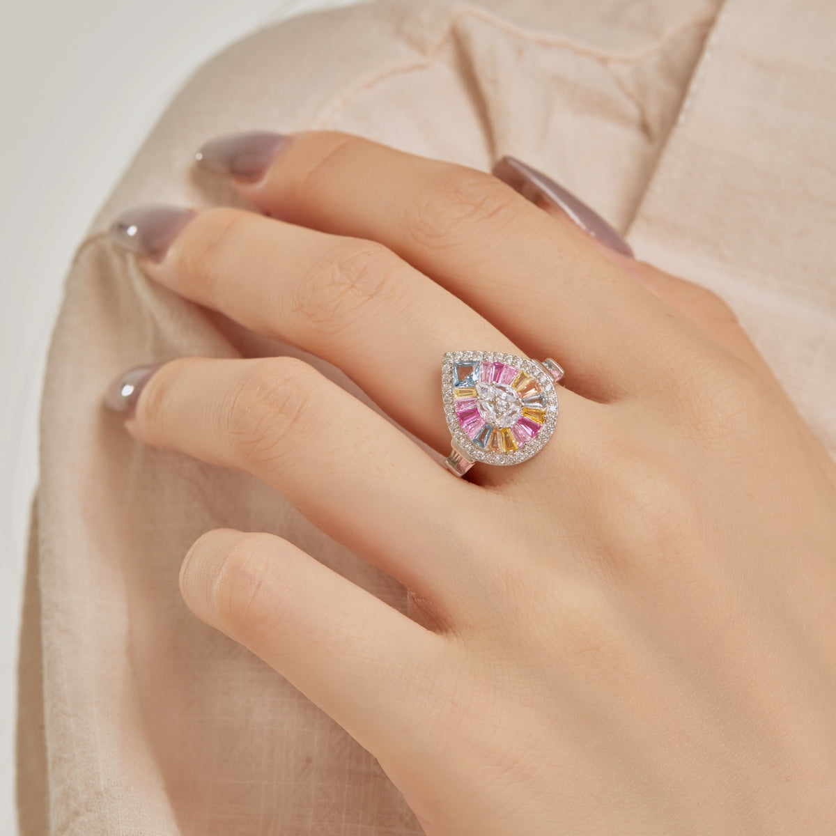 [ROYAL]Elegant Colorful Water Drop Shape Banquet Ring