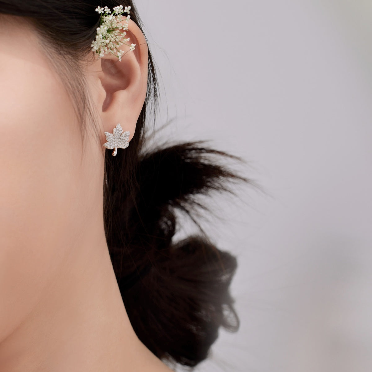 [Royal Jewellery]Exquisite Maple Leaf Design Earrings