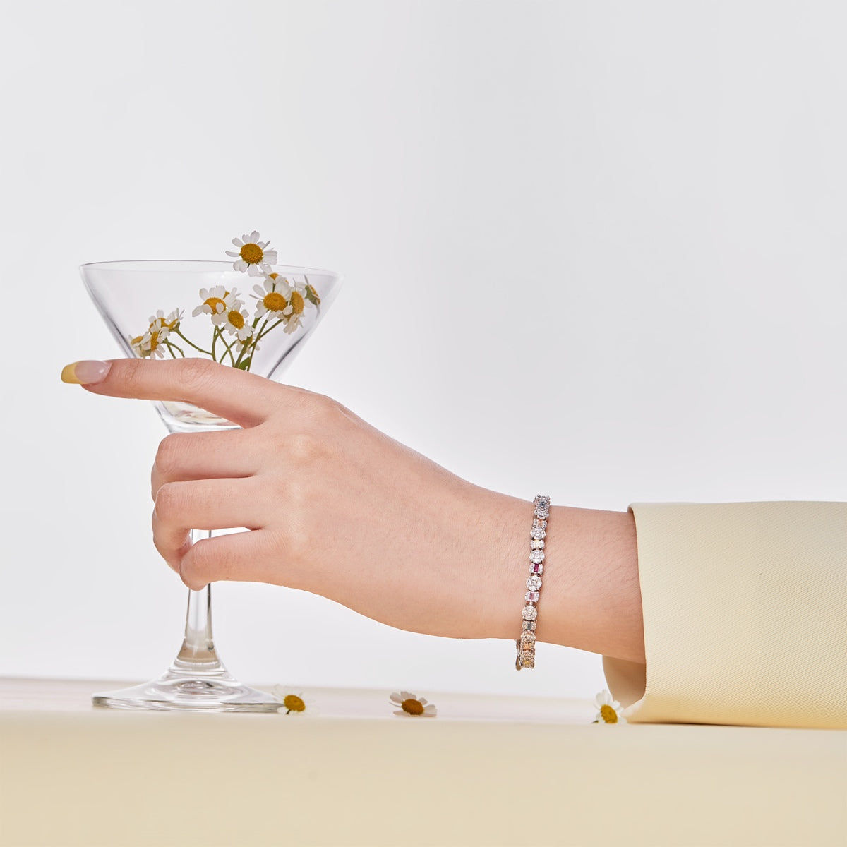 [Royal Jewellery]Dazzling Radiant Multi Cut Daily Bracelet