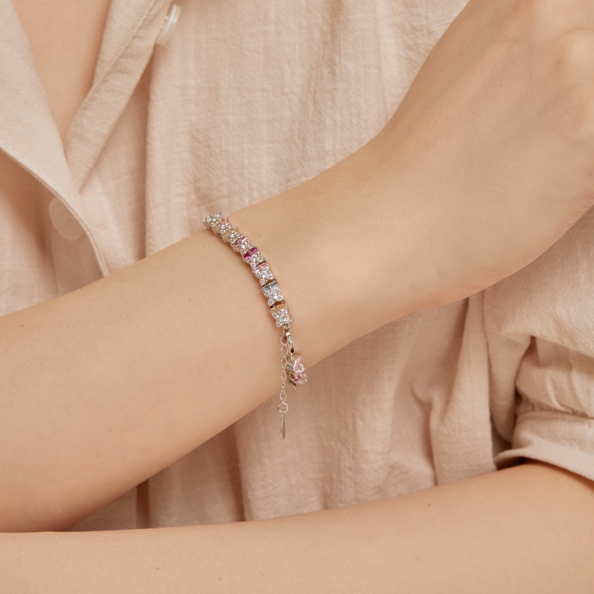 [Royal Jewellery]Unique Colorful Flower Shape Daily Bracelet
