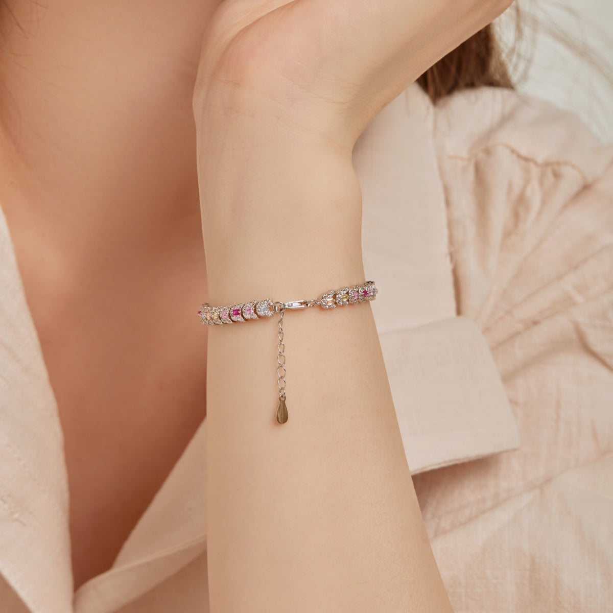 [Royal Jewellery]Delicate Colorful Multi Cut Daily Bracelet