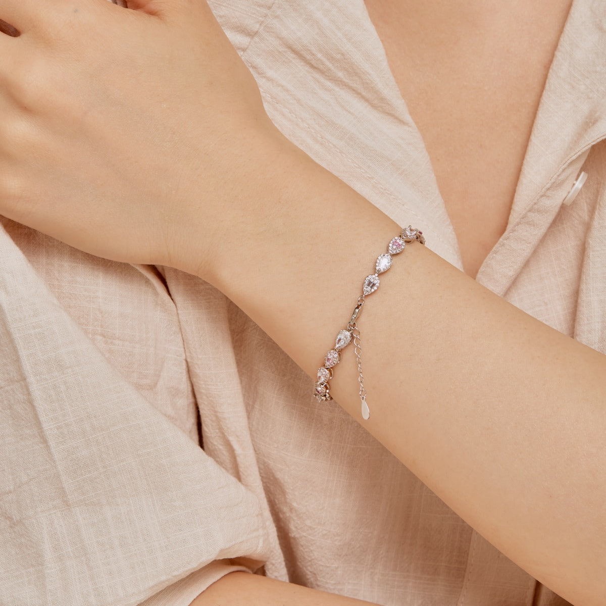 [Royal Jewellery]0.25 Carat Radiant Water Drop Shape Daily Bracelet