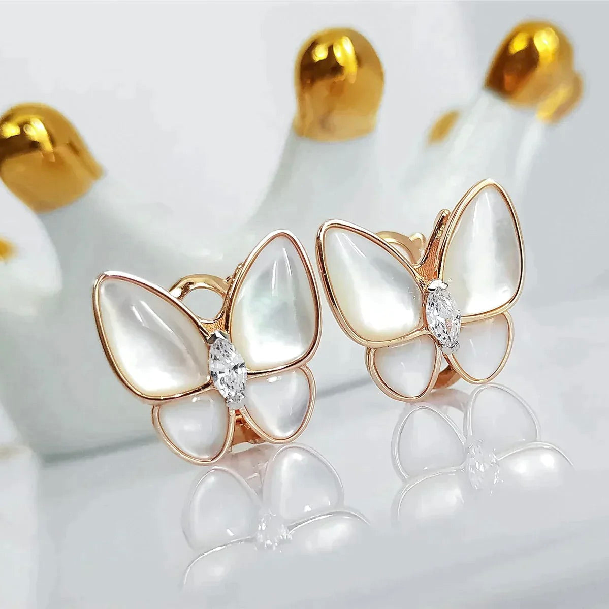 [ROYAL]BUTTERFLY MOP DIAMOND EARRINGS