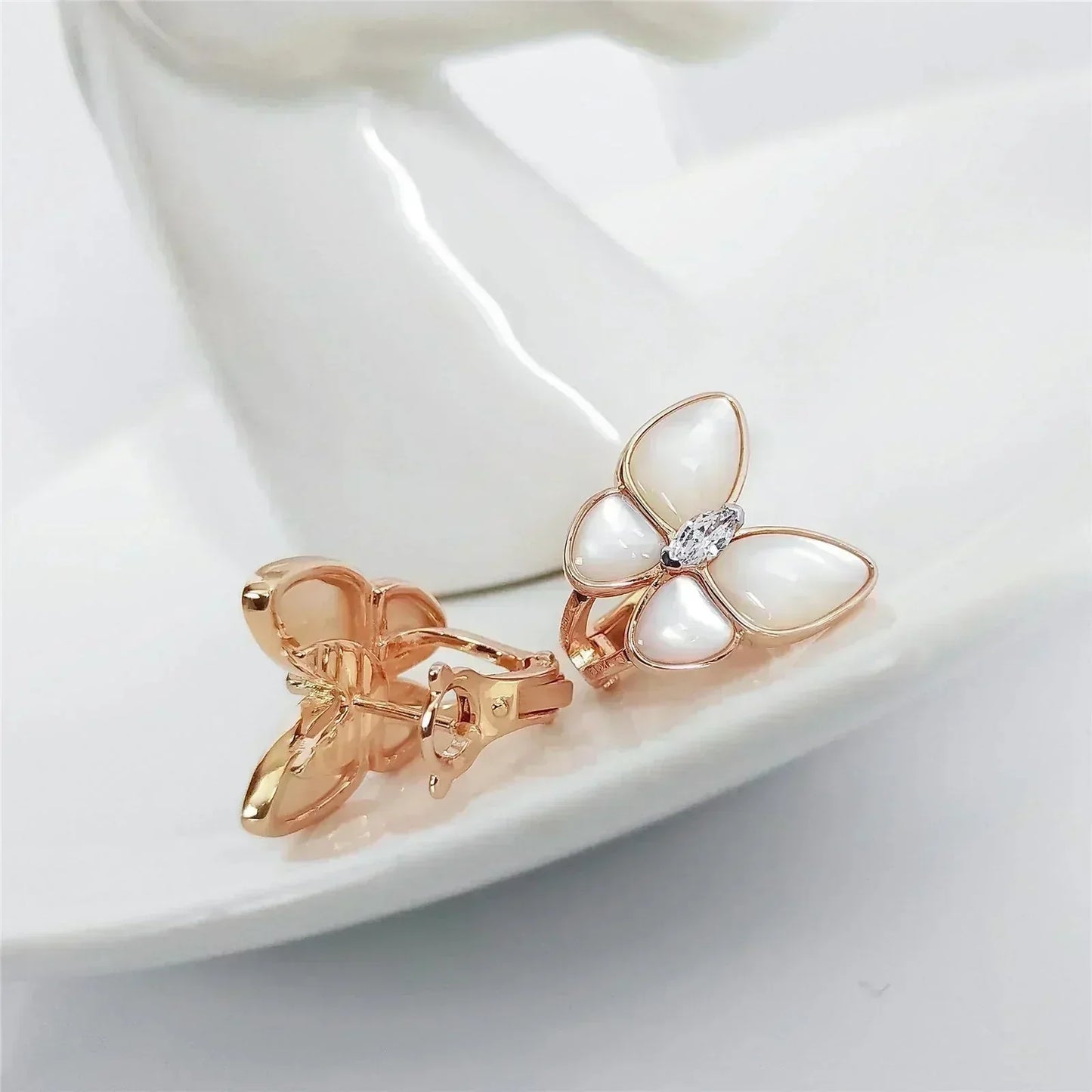 [ROYAL]BUTTERFLY MOP DIAMOND EARRINGS