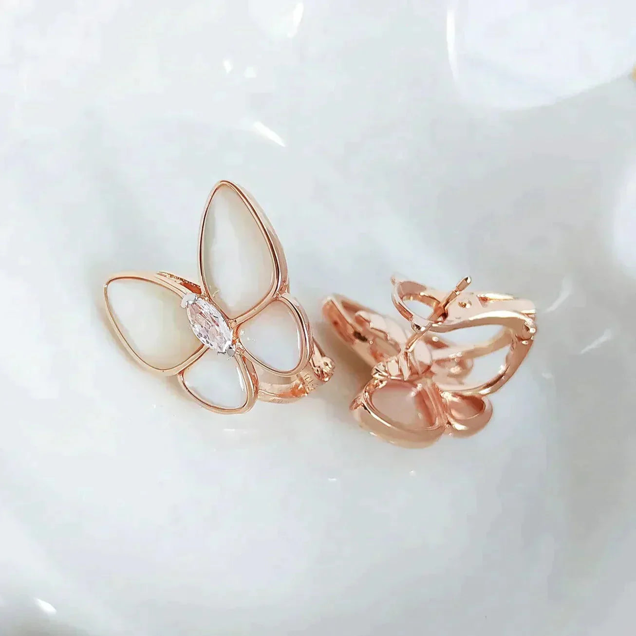 [ROYAL]BUTTERFLY MOP DIAMOND EARRINGS