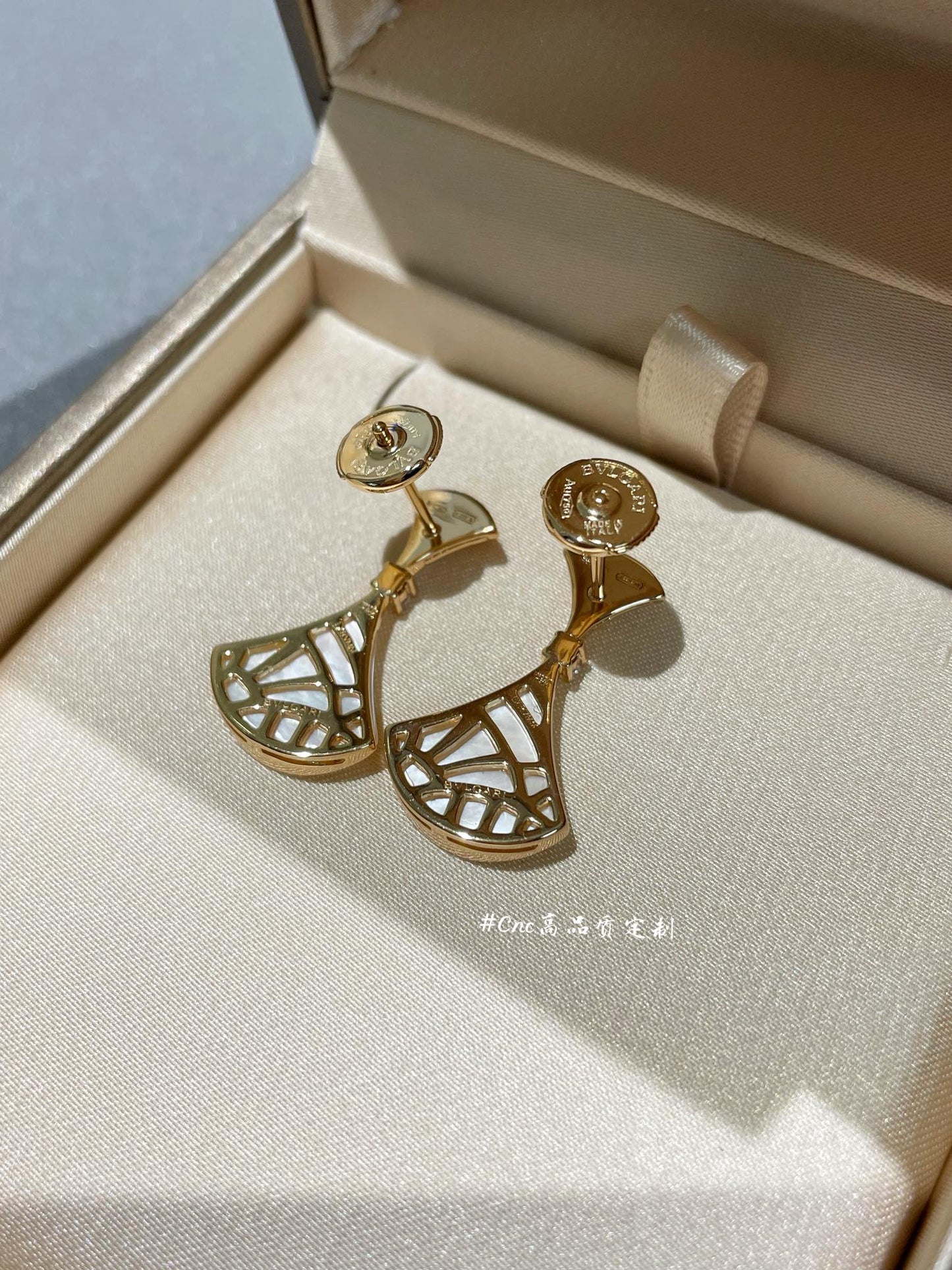 [ROYAL]DREAM MOP 1 DIAMOND EARRINGS