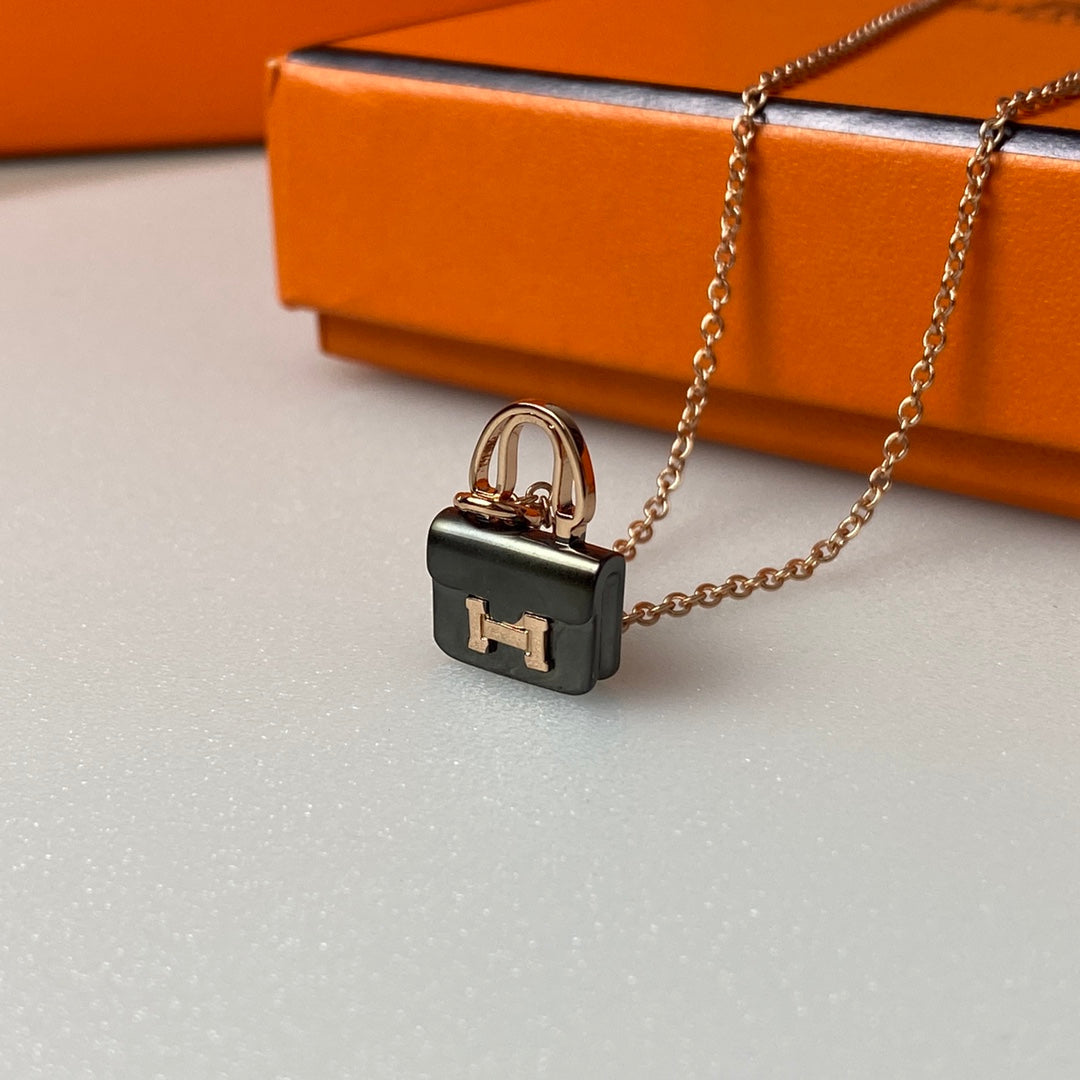 [ROYAL]CONSTANCE BLACK PEDANT PINK GOLD NECKLACE