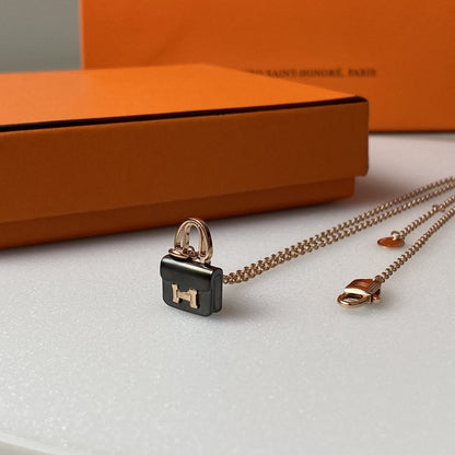 [ROYAL]CONSTANCE BLACK PEDANT PINK GOLD NECKLACE