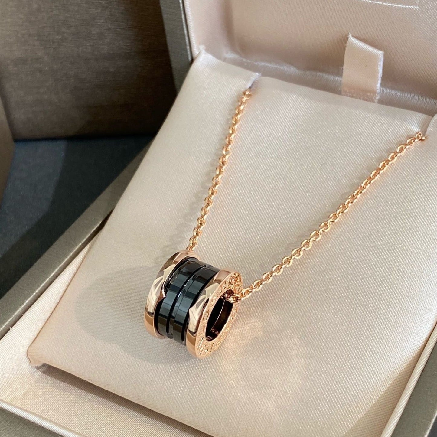 [ROYAL]ZERO 1 BLACK CERAMIC PINK GOLD NECKLACE