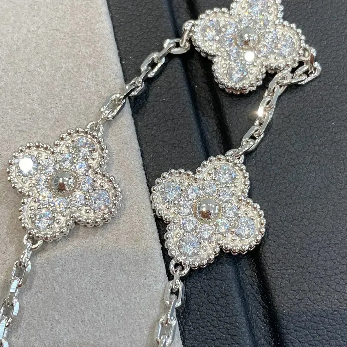[Royal Jewellery]CLOVER 5 MOTIFS  DIAMOND BRACELET SILVER