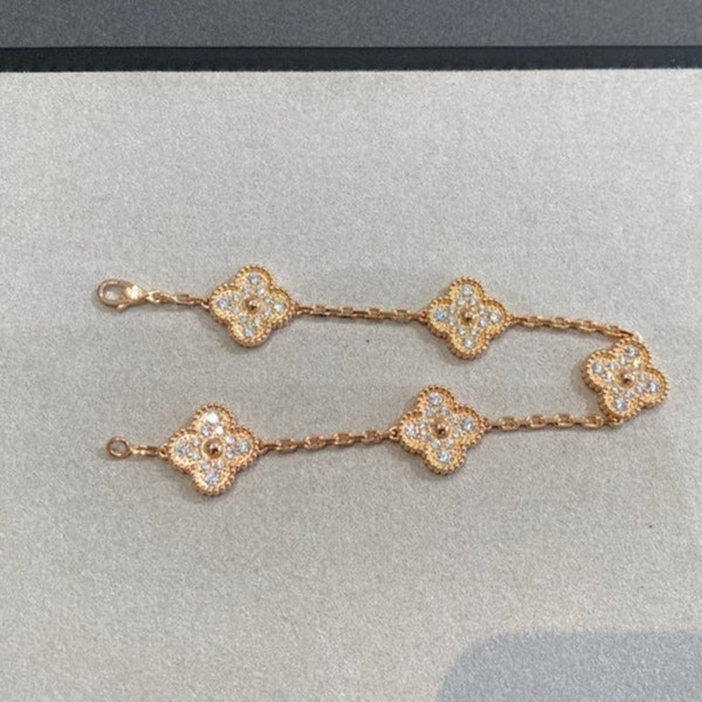 [Royal Jewellery]CLOVER 5 MOTIFS  FULL DIAMOND BRACELET