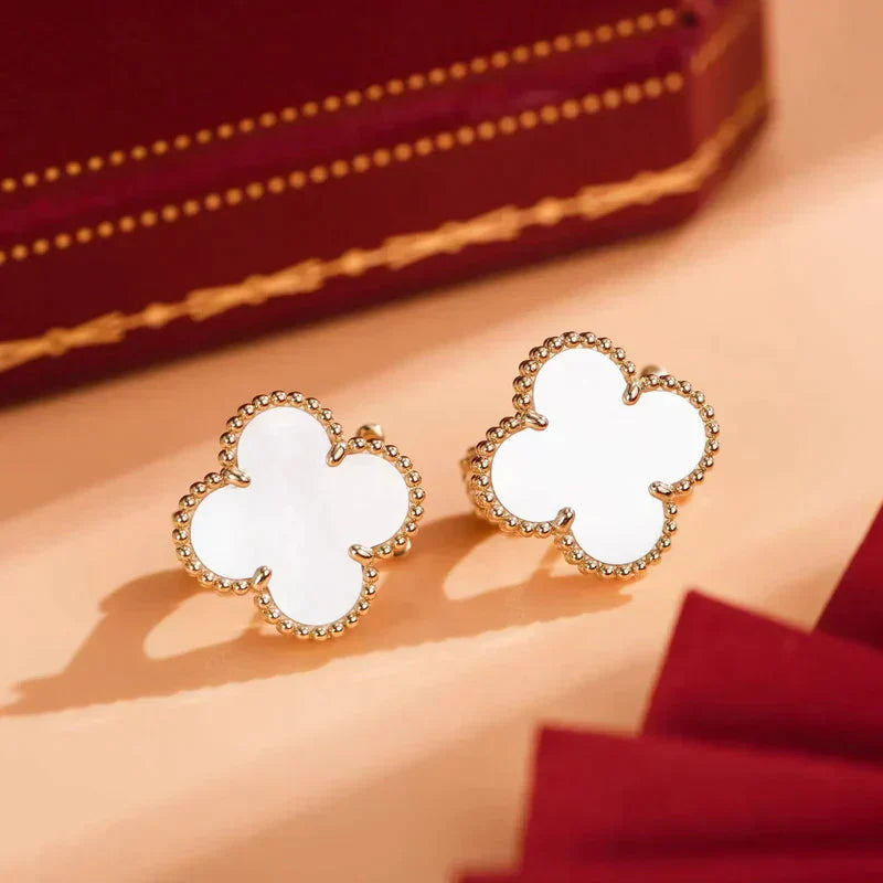 [ROYAL]CLOVER MEDIUM 1 MOTIFS  WHITE MOP STUD EARRINGS