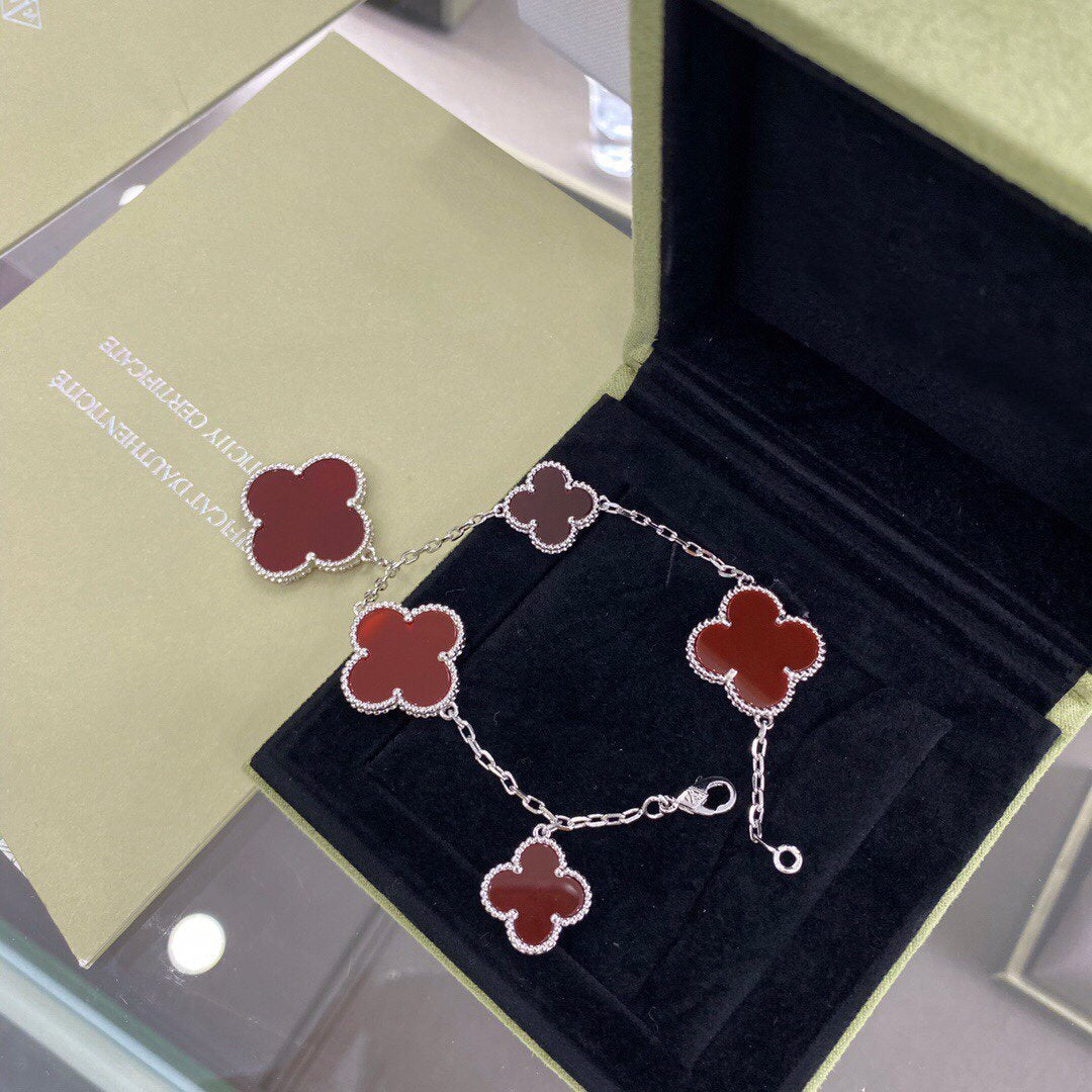 [Royal]CLOVER 5 MOTIFS SIVLER CARNELIAN BRACELET