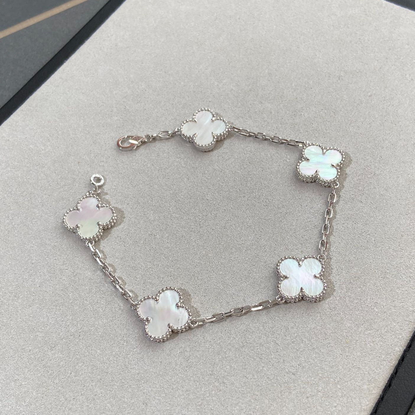 [Royal Jewellery]CLOVER SILVER MOP 5 MOTIF BRACELET
