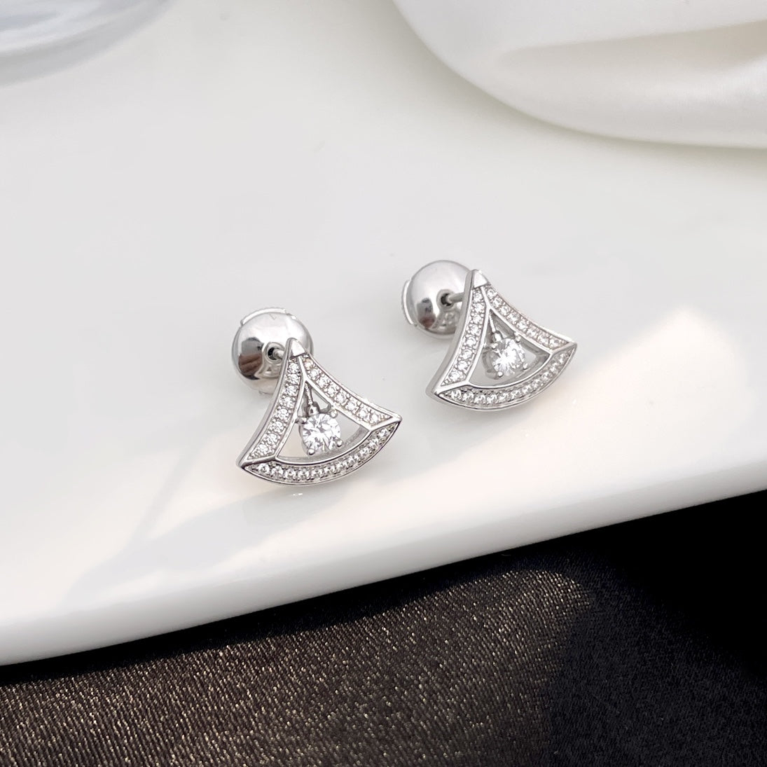 [ROYAL]DREAM MINI DIAMOND STUD EARRINGS