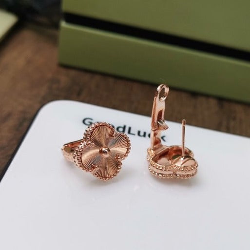 [ROYAL]CLOVER MEDIUM STUD EARRINGS