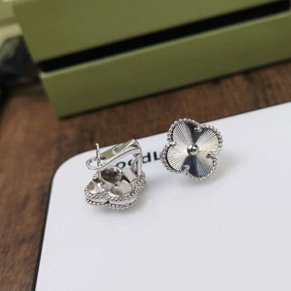 [ROYAL]CLOVER MEDIUM STUD EARRINGS