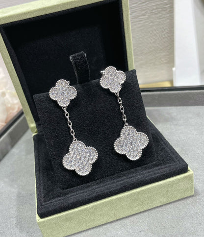 [ROYAL]CLOVER 2 MOTIFS DIAMOND PAVED SILVER EARRINGS