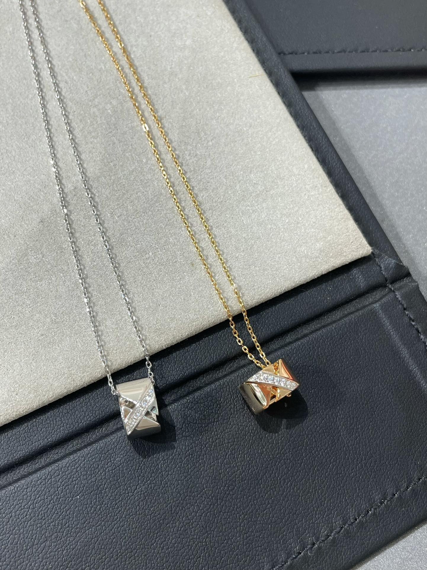 [ROYAL]LIENS EVIDENCE DIAMOND NECKLACE