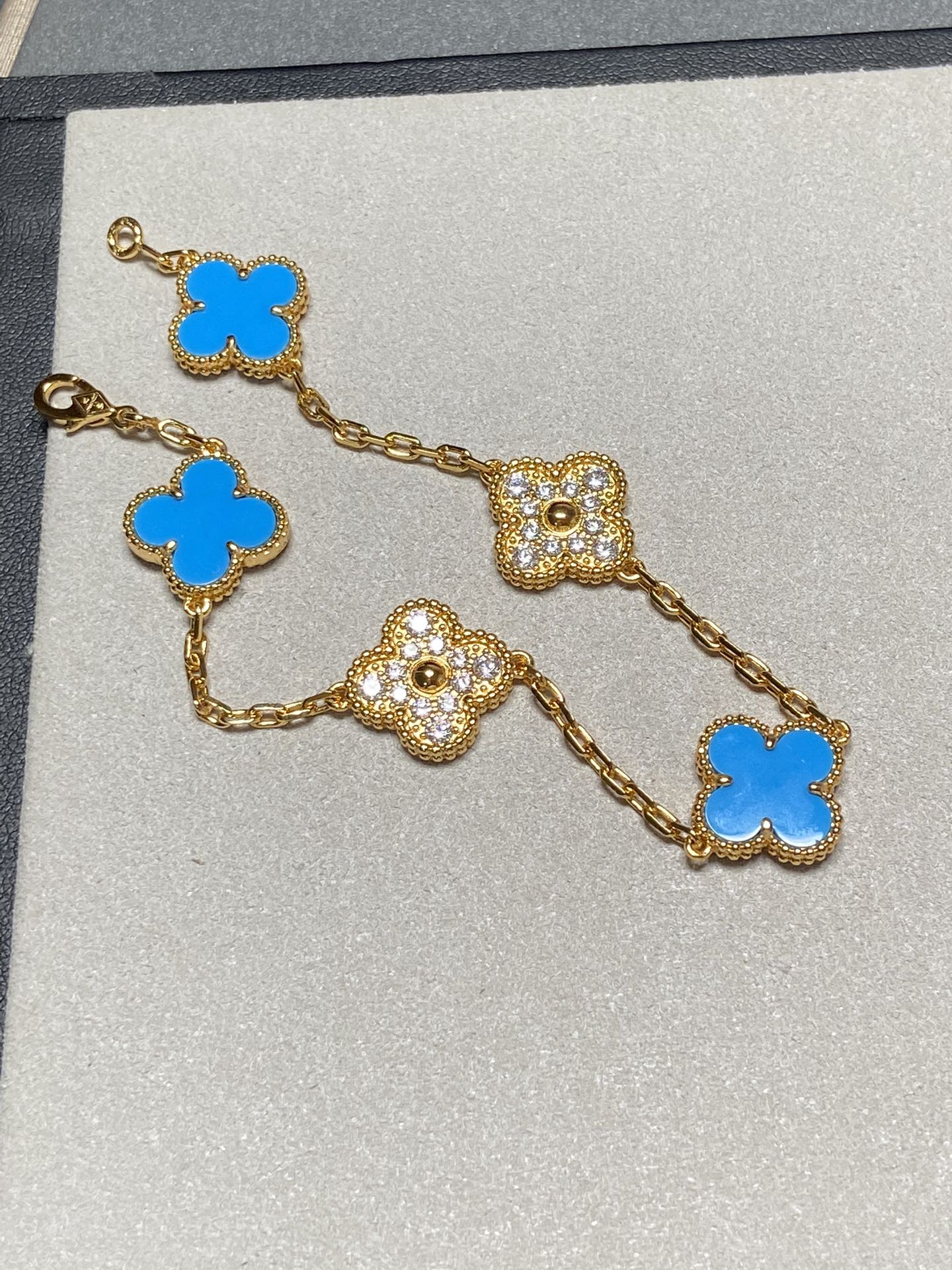 [Royal Jewellery]CLOVER 5 MOTIF BLUE CHALCEDONY DIAMOND GOLD BRACELET