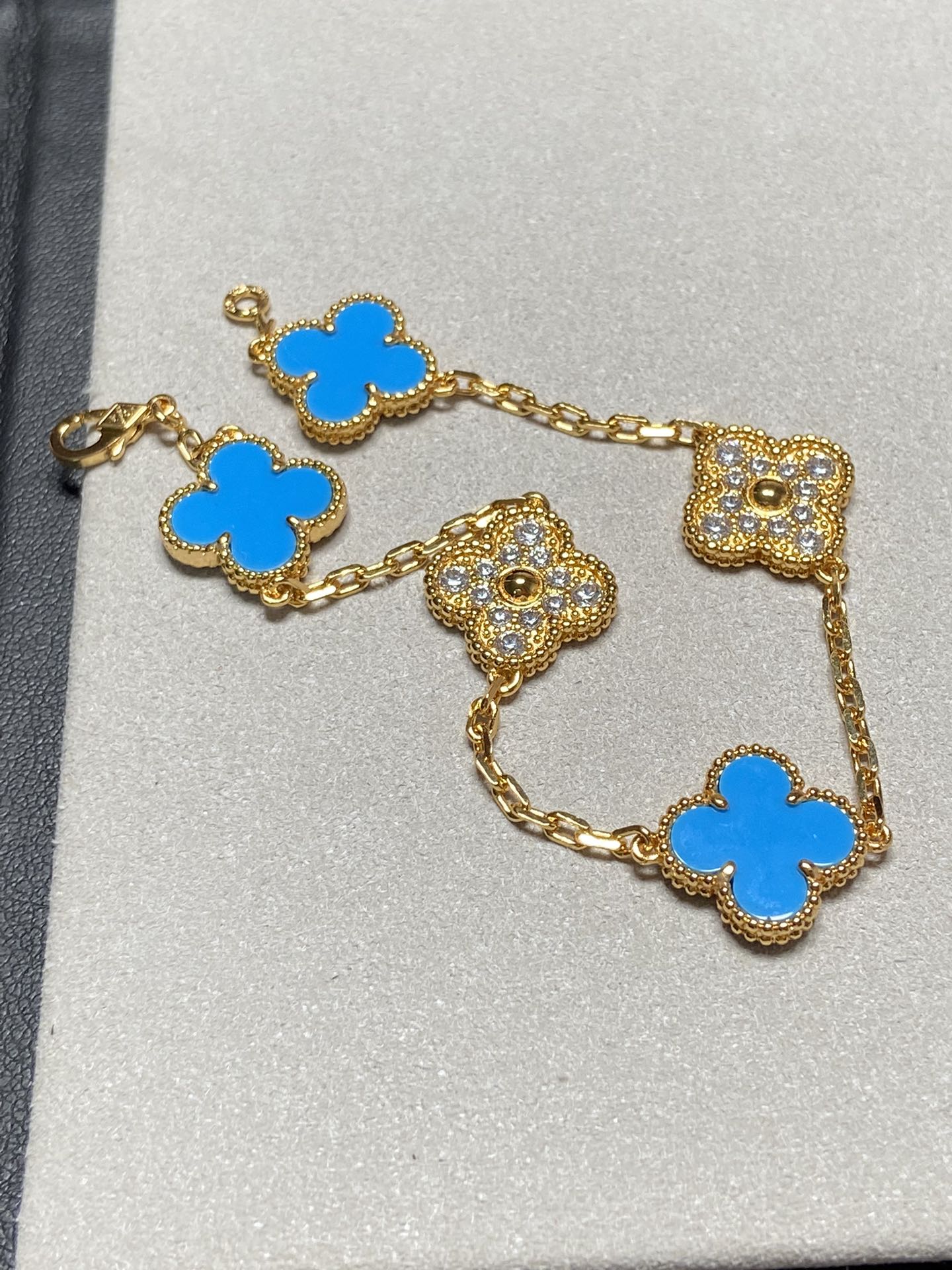 [Royal Jewellery]CLOVER 5 MOTIF BLUE CHALCEDONY DIAMOND GOLD BRACELET