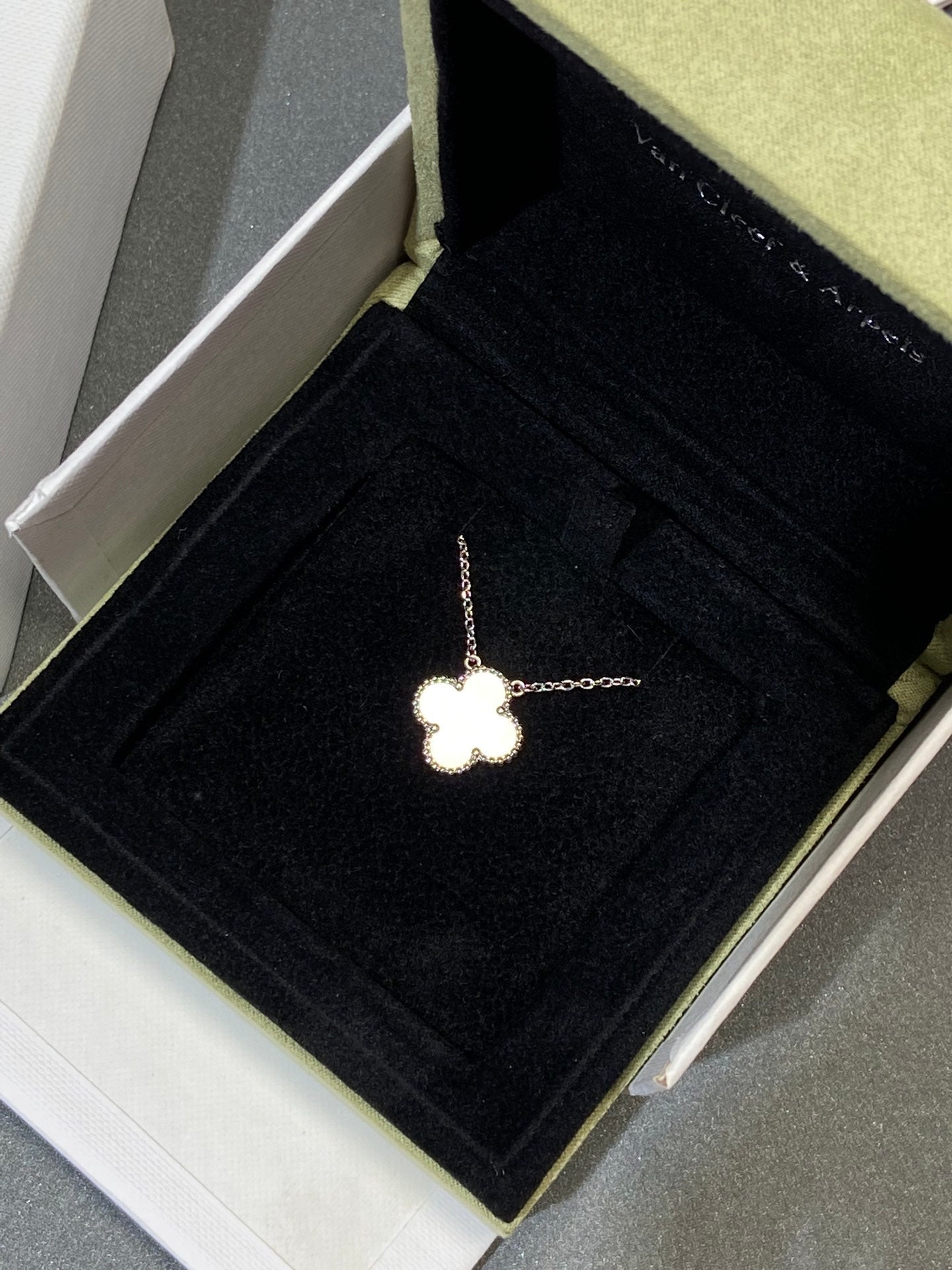 [ROYAL]CLOVER MEDIUM SILVER WHITE MOP NECKLACE