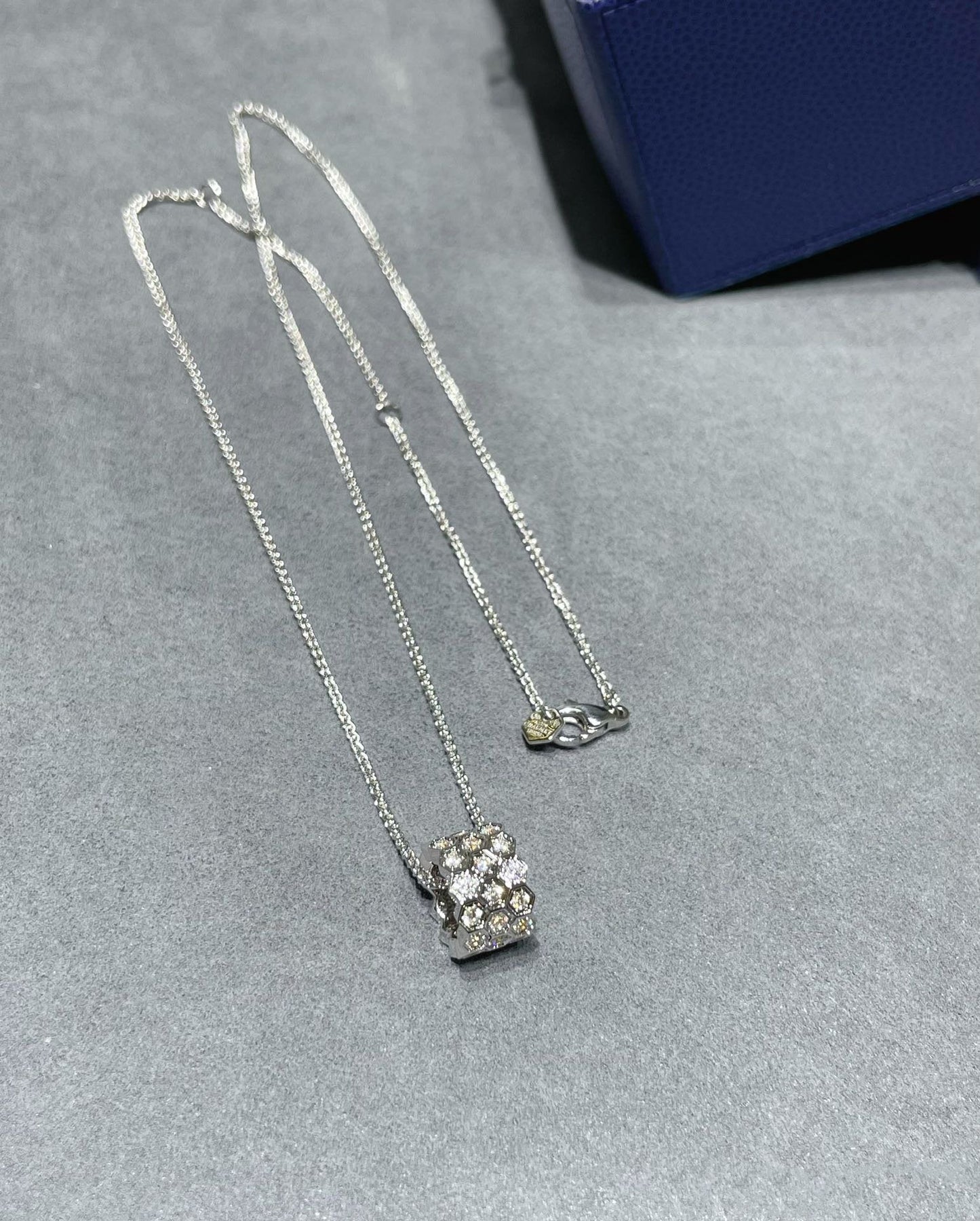 [ROYAL]BEE LOVE DIAMOND PAVED 3 ROW NECKLACE